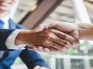 株式会社トゥー・ワンプロモーション 公営競技場のイベント企画運営／既存営業／賞与年3回／転勤なし