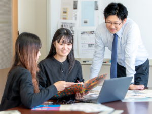 株式会社さら インテリアサンプルブックの提案営業／業界未経験歓迎／土日祝休