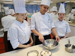 学校法人大橋学園 教員未経験の方歓迎／原則土日祝休み／製パン中心の製菓専任教員