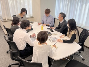 株式会社ドウシシャ【プライム市場】 アートワークデザイナー／20代活躍中／年俸400万円～