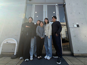 株式会社Ｄｅｃｏｒａｔｉｏｎｓ 有名アーティストのグッズ制作ディレクター／音楽業界で活躍！