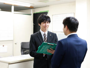 アリさんマークの引越社（株式会社引越社） 選べるお見積・お引越し現場／見積用スーツ貸与あり・月10日休
