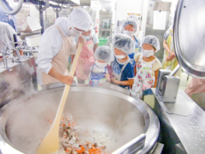 株式会社東洋食品 学校給食の調理スタッフ／平日のみ・夕方帰宅ok／年休127日