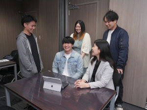 株式会社楡(グループ会社：司法書士法人 中央事務所／株式会社 中央事務所) コーダー／月給50万円も可能／テレワ有／残業ほぼ0／土日祝休