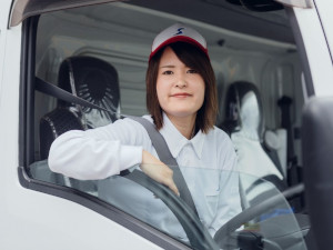 シモハナ物流株式会社（高槻第一営業所／六甲アイランド営業所） 関西エリア／短距離ルート配送／賞与年3回／月収例31万円～