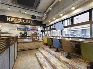 株式会社NineS カフェのスタッフ／社割有／ネイル・ピアス自由／接客未経験歓迎