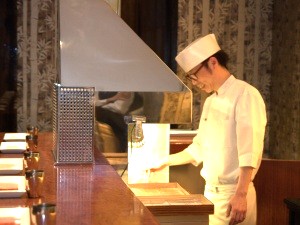 株式会社ＡＦＣ フロアスタッフ・調理スタッフ／未経験歓迎／月8日休み