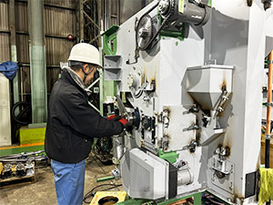 株式会社ニッチュー サービスエンジニア／業界シェアトップクラス／残業月平均24H