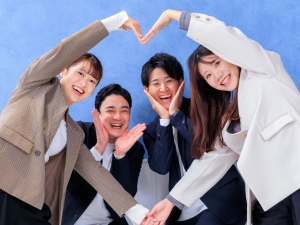 ＦＩＤＩＡ　ＳＯＬＵＴＩＯＮＳ株式会社(ＦＩＤＩＡグループ) 事務サポート／完休2日／残業3h／駅近／賞与年3回／dtcc