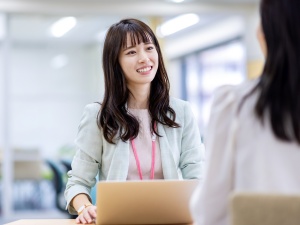 コクヨアンドパートナーズ株式会社(コクヨグループ) 総務コンシェルジュ／未経験歓迎／残業なし・土日祝休み・駅チカ