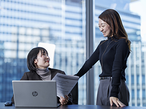 オプティレーザーソリューションズ株式会社 事務スタッフ／第二創業期コアメンバー／月給25万～／土日祝休