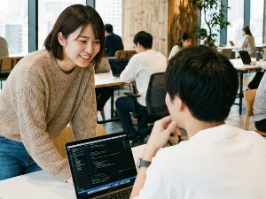 株式会社ＨＴ‐Ｓｏｌｕｔｉｏｎｓ ITエンジニア／年休133日／昇給年4回／最大6ヶ月の研修