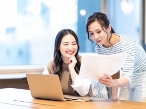 コクヨアンドパートナーズ株式会社(コクヨグループ) 総務コンシェルジュ／未経験歓迎／駅チカ／残業なし／土日祝休み