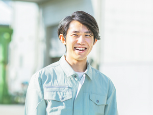 株式会社ＫＯＳＭＯ 製造スタッフ／未経験歓迎／賞与2回／退職金制度／年休122日