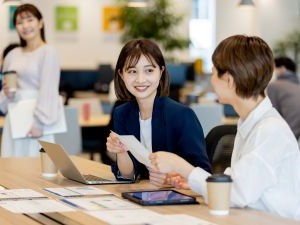 株式会社フルスイング 事務スタッフ／未経験歓迎／月給25万円～／服装・髪型自由