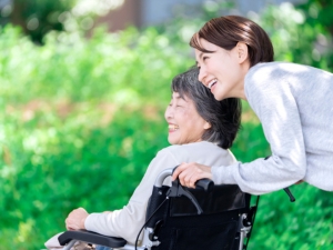 株式会社クラーチ 実務未経験も大歓迎！人生に寄り添う介護スタッフ／残業平均4h