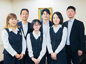 株式会社パーカーコーポレーション【スタンダード市場】 営業事務／土日祝休／年休125日／残業月7.7時間／上場企業