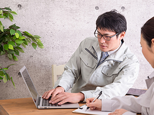 磐田化学工業株式会社 社内SE／賞与年3回／年間休日125日／月給29万円～