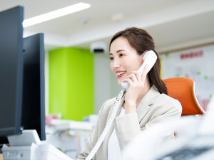 ル・グラシエルビルディング株式会社 経理／月給35万円～／転勤なし／年休120日／土日祝休み