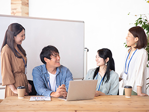 株式会社オペレーションサービス 総務経理／未経験歓迎／残業ほぼなし／賞与年2回／服装自由