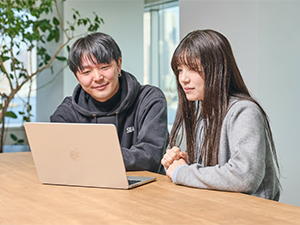 株式会社バドインターナショナル 社内SE／未経験可／年休128／残業月10h／賞与平均8カ月