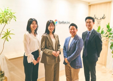 株式会社ＴｏｎＴｏｎ 経理・総務スタッフ／年休130日以上／髪色ネイル自由／副業可