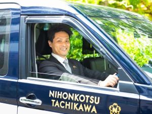 日本交通立川株式会社(日本交通グループ) タクシードライバー／月給32万円保証期間有／未経験可年齢不問