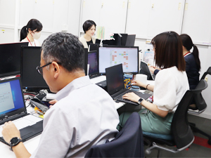 学校法人ホスピタリティ学園(旧トラベルジャーナル学園) 専門学校の広報／年間休日127日／残業月平均10h／服装自由