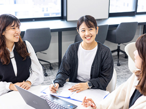 株式会社ＲＡＮＯＫ 労務スタッフ／未経験歓迎／年休125日以上／月残業10h以内