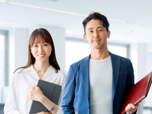 永新プラスチック商事株式会社 貿易・一般事務／残業月10h以下／年休120日／未経験歓迎