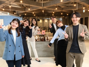 ＦＩＤＩＡ　ＳＯＬＵＴＩＯＮＳ株式会社(ＦＩＤＩＡグループ) 人事（新卒採用）／土日祝休み／年休120日／残業少／転勤なし