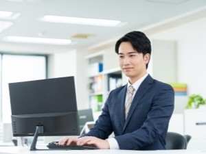 株式会社キーエンス【プライム市場】 制御機器の技術サポート／年休128日／賞与年4回／土日祝休