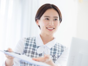 コクヨアンドパートナーズ株式会社 受付スタッフ／年休120日以上／土日祝休／基本定時退社可