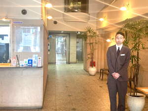 株式会社リフロス（アズガーデン日本橋） ホテルのフロントスタッフ／未経験者歓迎／30～50代活躍中