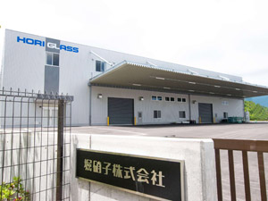 堀硝子株式会社 自動車ガラス部品メーカーの生産技術／年休121日／残業20h