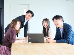 日本社宅サービス株式会社【スタンダード市場】(サンネクスタグループ) 未経験歓迎／人事企画・労務／東証上場G／在宅可／年休125日