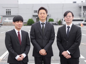 行政書士法人小金丸 行政手続き事務／未経験歓迎／賞与実績4.5カ月／原則土日祝休