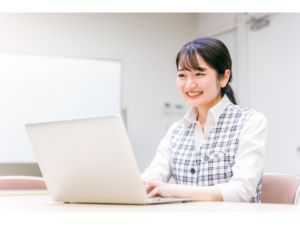 株式会社ウエスト・ジャパン 事務／ブランク・経験浅OK／年間休日120日／定時退社／神戸