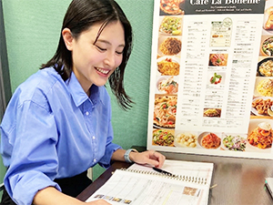 株式会社グローバルダイニング【スタンダード市場】 店舗運営を支える本部スタッフ／転勤なし／賞与年2回・昇給あり