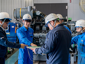 四国エンジンテクノ株式会社 船舶エンジンなどの点検整備／未経験歓迎／年間休日125日