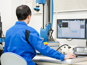 株式会社ワタナベ光機(ワタナベ光機グループ) レンズ制御エンジニア（電気・組込みソフト）／月給25万円以上