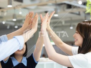 ＳｏｃｉｏＦｕｔｕｒｅ株式会社 運営サポート／未経験歓迎／月給26万円以上／服装・髪型自由