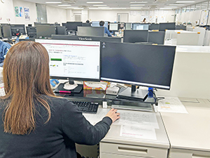 ナガセルータック株式会社(長瀬産業株式会社のグループ会社) 事務・経理補助／定時退社／年休127日／安定の上場グループ