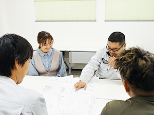 創輝建設株式会社 建築施工管理／月給35万円～／残業少／資格手当最大月10万円