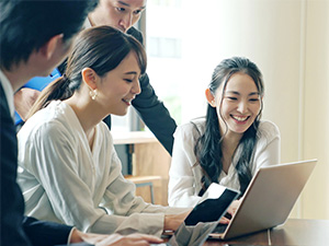 メディカルライフ株式会社 Webマーケティング／年休120日／基本定時退社／土日祝休み