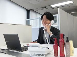 クオレ株式会社 化粧品ルート営業・OEM営業／月給28万円以上／残業ほぼなし
