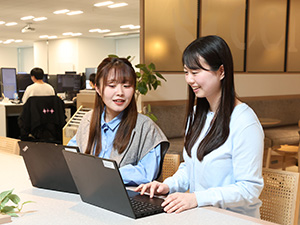 株式会社セレス【プライム市場】 金融サービスの事務職／年休129日／フレックス／髪色服装自由