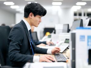 明鏡管理サービス株式会社(グループ会社：キュービクルメンテ協会) 法人ルート営業／未経験から月給28万円以上／家賃補助あり