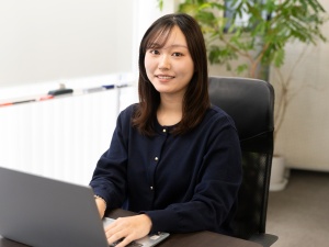 医療法人社団慶晃会 経理／年休125日／土日祝休／残業月10h／美容施術の社割有