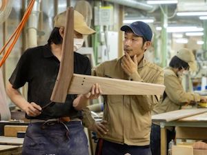 ナガノインテリア工業株式会社 家具職人／未経験スタート歓迎／土日祝休／手当充実／朝倉勤務